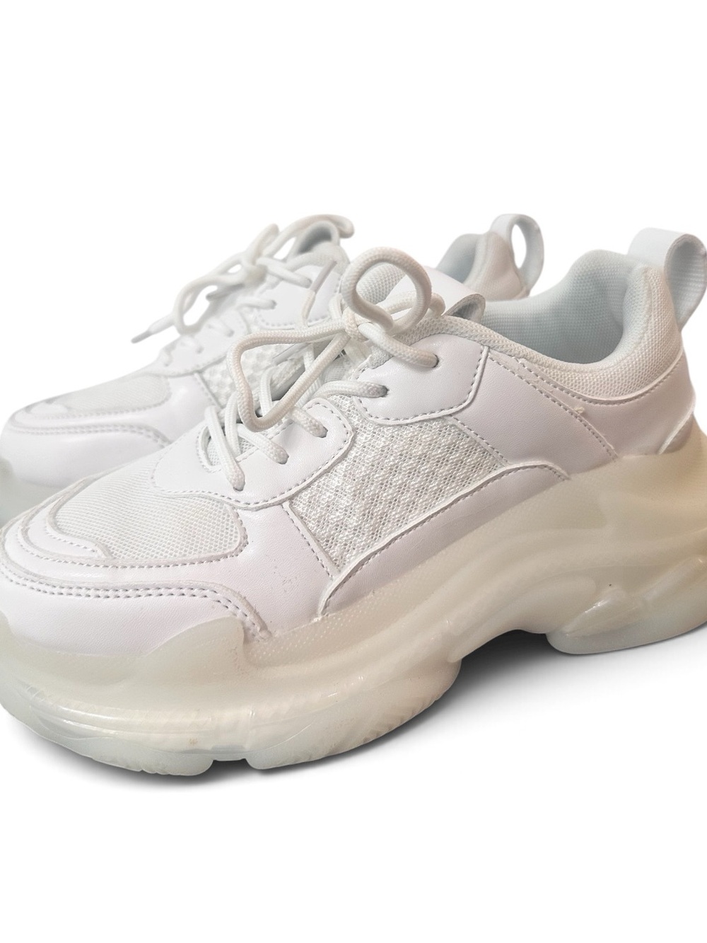 Berness Women’s White Chunky Lace-Up Sneakers gentle used. US 6